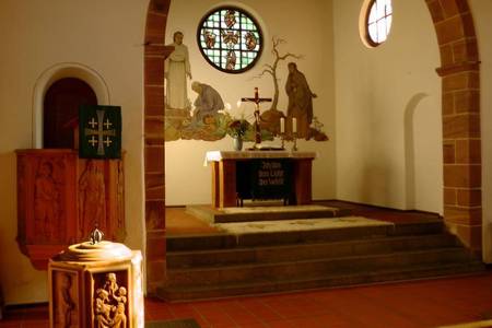 Quelle: Rainer Weber Evangelische Kirche Altneudorf, Innenansicht des Altarraums
